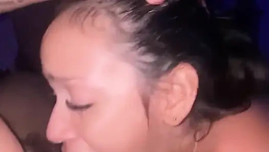 Der köstliche Blowjob, den mir diese Schlampe gibt