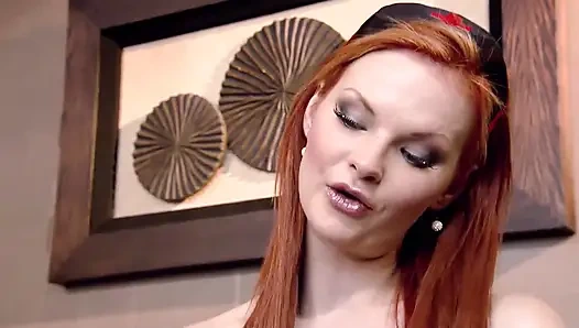 Vollbusiges schätzchen in dessous bekommt ihren hintern von einem geilen hengst gefickt