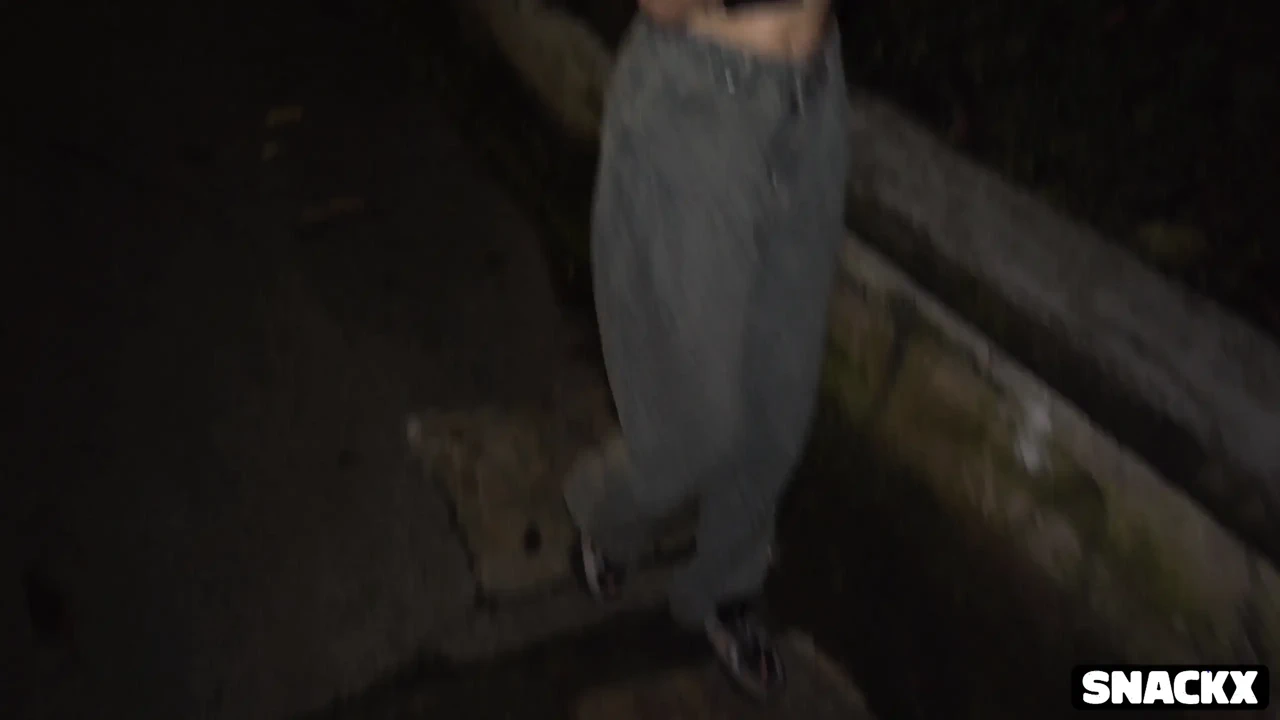 Anh ấy đưa tôi về nhà