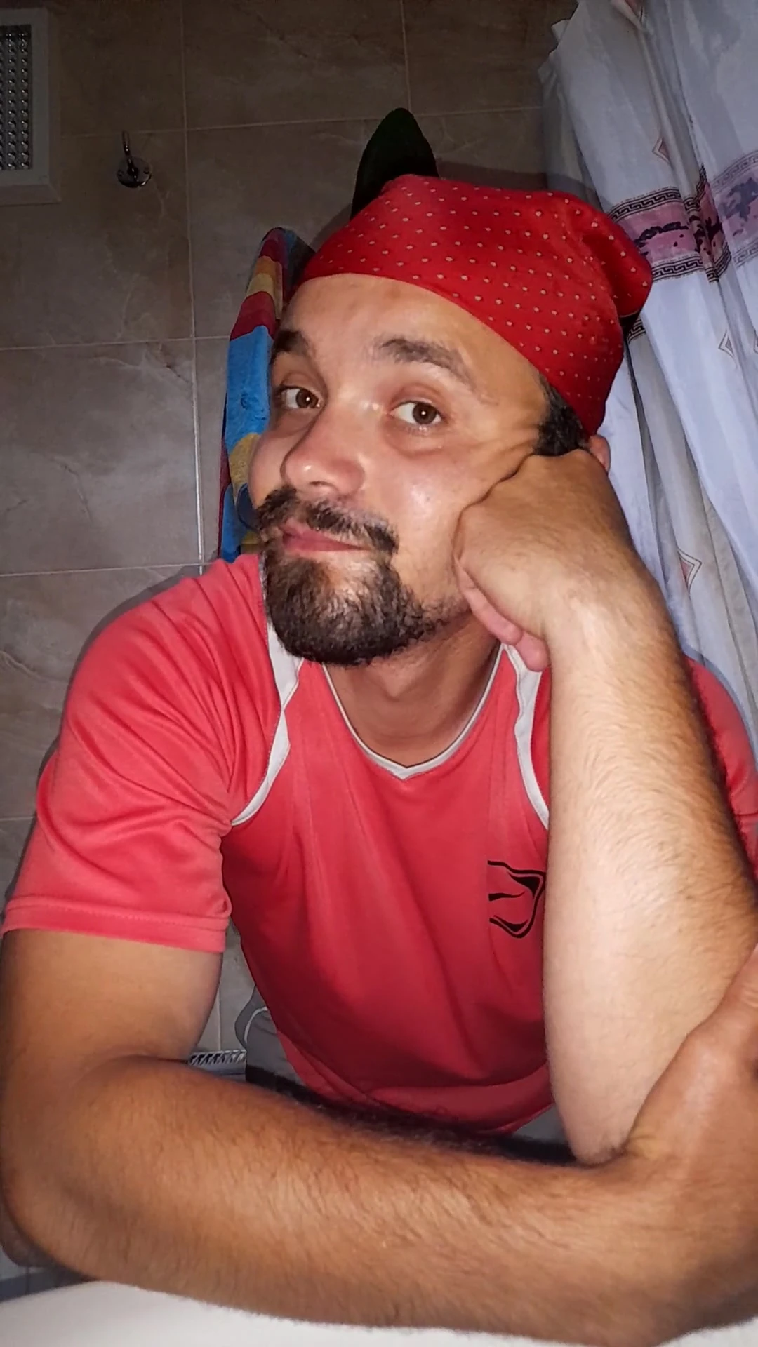 Rumen eşcinsel adam Daeros himself.mp4 sert davranarak sikiliyor