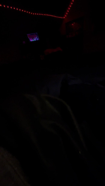 彼女がパーティーグッズを持って戻ってくるのを待ちながら、自分のチンコをしごきながら