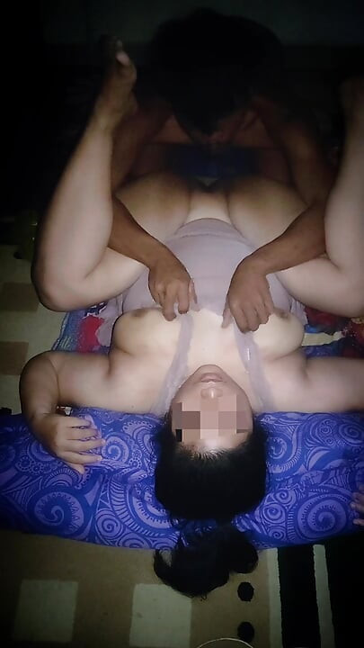 Mi cuerpo no ha sido tocado en mucho tiempo. Me hace los pezones muy sensibles. Soy un vago. Mi corazón me pertenece deseando placer