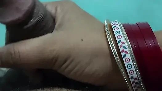 Stiefschwester massierte meinen dicken penis mit ihrer hand