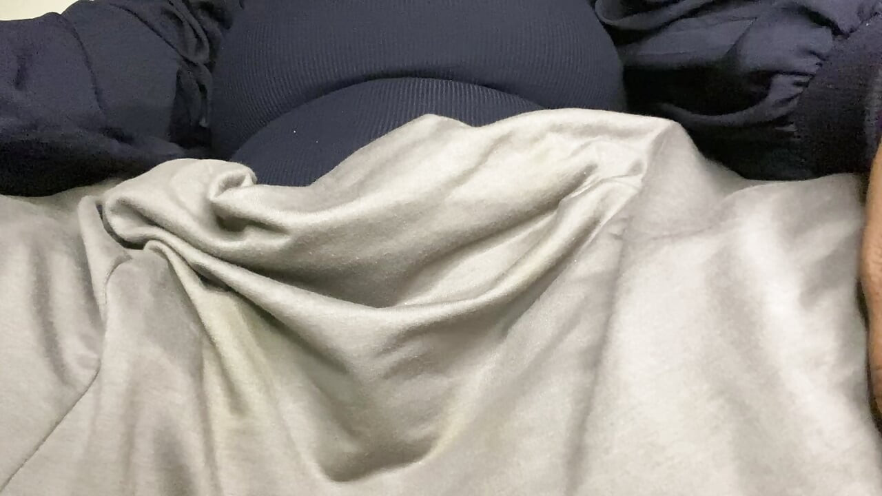 Tamilska djevojka govori da joj treba seks dok se prstima
