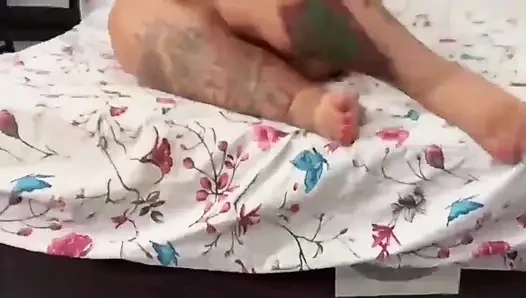 Senin için tombul ayaklı tombul bir kız