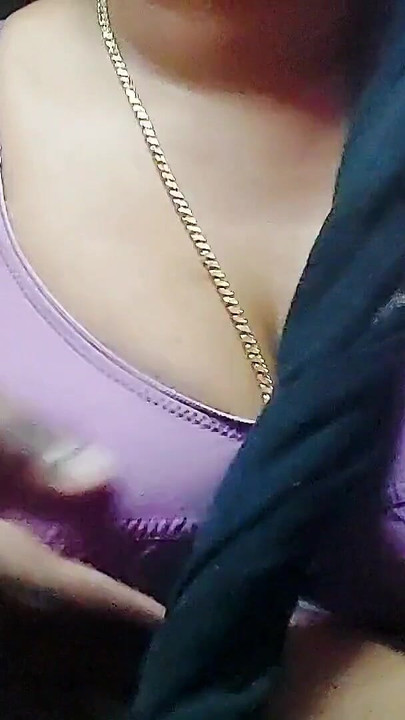 Zapanjujući trenutak iz "Delhi bhabhi mohini sex nights desi masti"