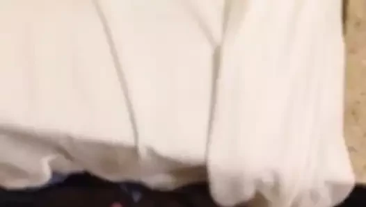 Ateşli kız kardeşimin gömleğinin her yerine jizzing