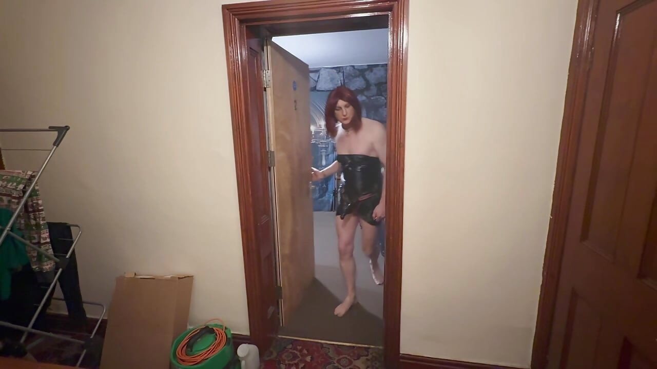 ドミナ・サタナ、ミストレス・キャリー、そしてブーブー パート1。