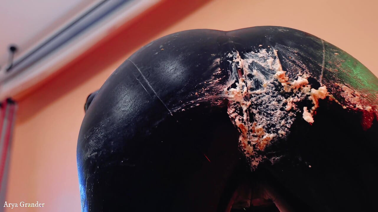 Sexy latex fetish video birthday cake splosh!
