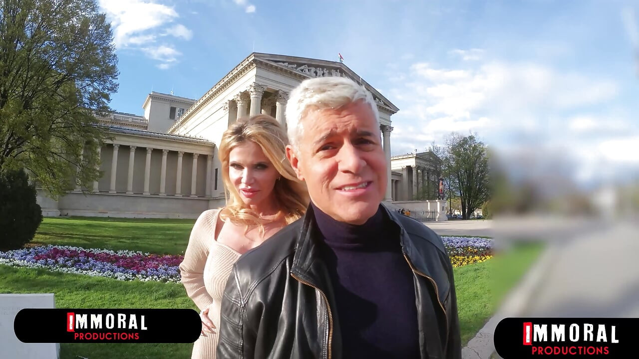 ヴィクトリア・ズドロックがダンのチンコでオーガズムまで叫ぶのを見てください!