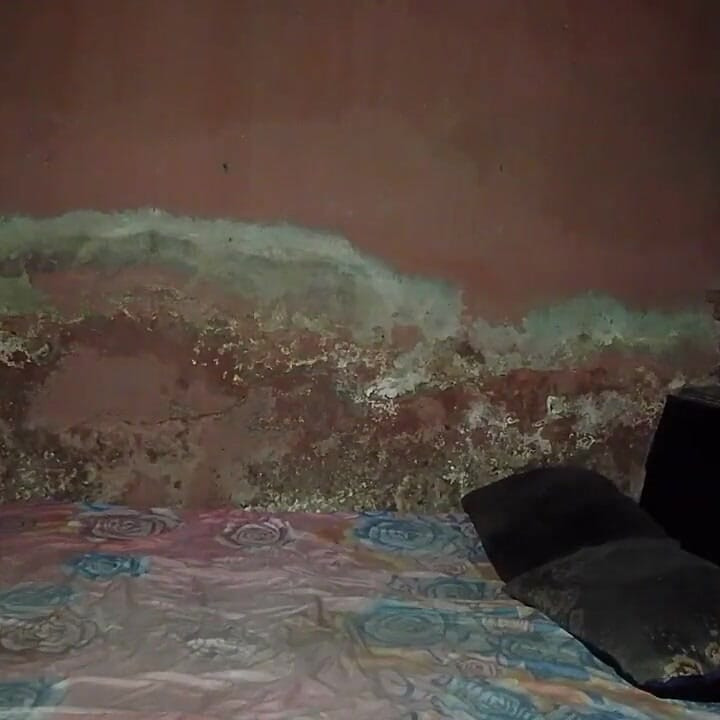 Afrikalı zenci adamın mastürbasyonunun karanlık görünümü