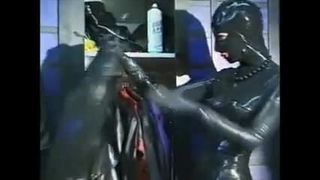 Meesteres in rubber