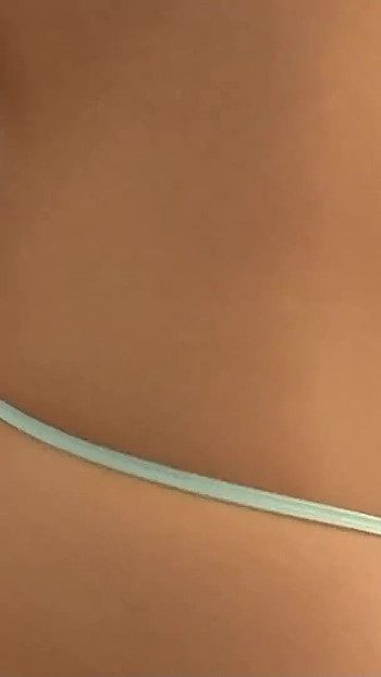Atemberaubender moment von "Alter und hässlicher typ verführt sexy stieftochter zum ficken"