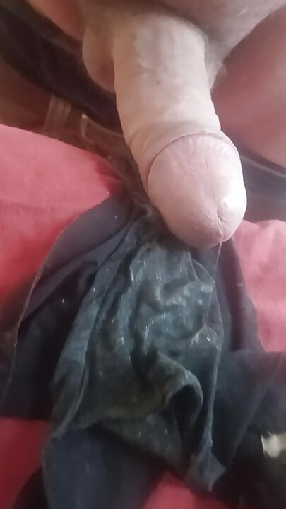 Cuming in roommates dirty panties