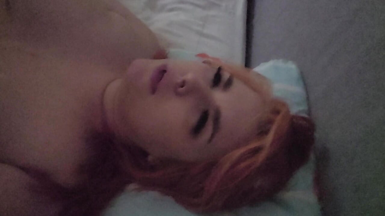 Wytrysk w moich włosach i palec wyruchany do orgazmu