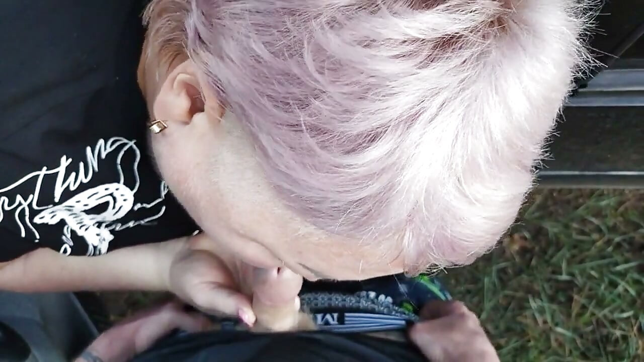 I Brought My Mother-in-law to the Park and She Gave Me a Blowjob