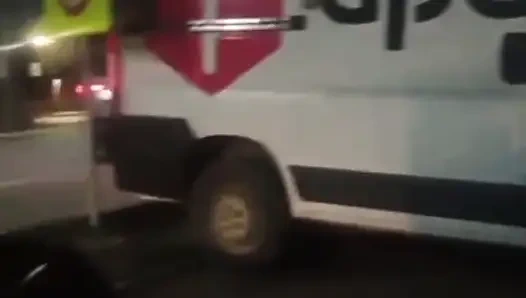 Wir wurden fast erwischt, in der Öffentlichkeit!