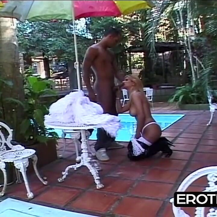 Tgirl anal büyük zenci tarafından geniş genişletiliyor - damlayan kremsi döller