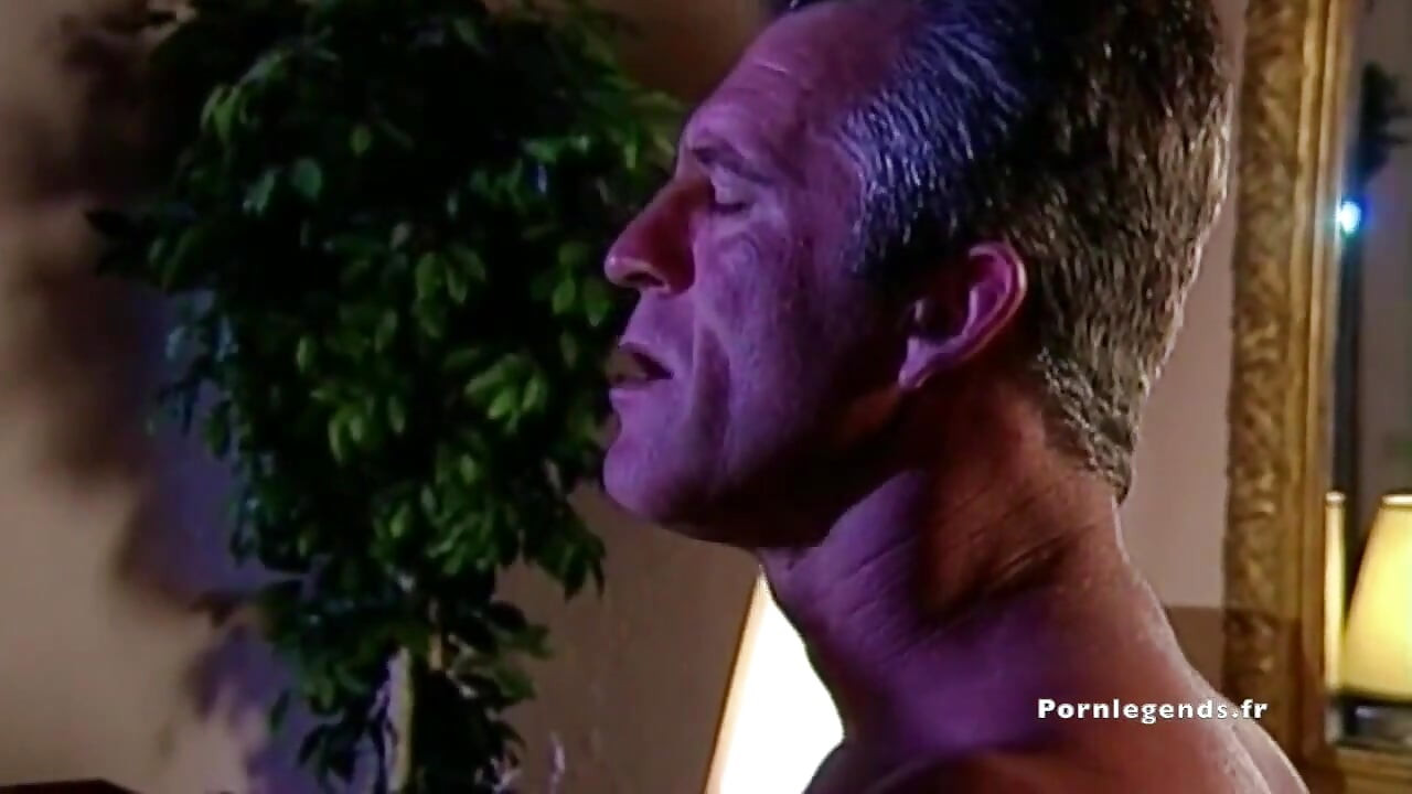 Jr Carrington : blonde, salope et sodomie