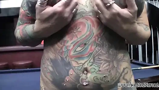 Inked and pierced - cewek-cewek alt dan emo bertato yang ditindik dan ditindik