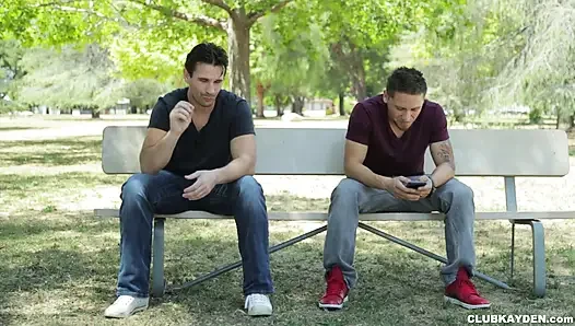 Kayden Kross и Carter Cruise яростно лижут киску в жестком лесбийском сексе