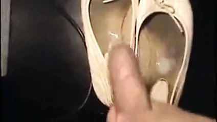 Kirli bir bale ayakkabısına cumming