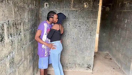 Hübsches teen-mädchen in Nigeria zum ersten mal im freien gefickt