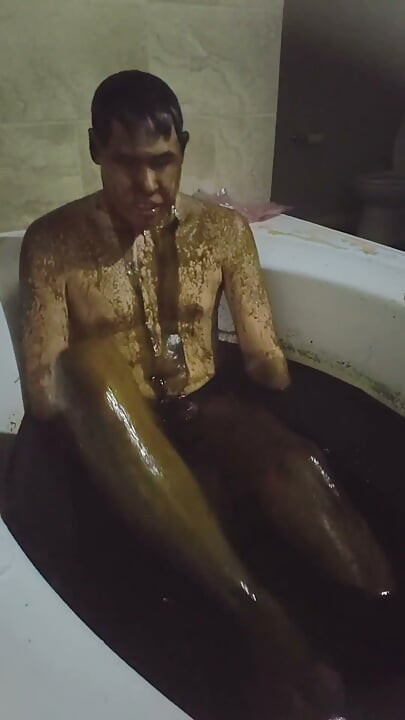 Solo Mud Bathing and Fun Play Bathroom