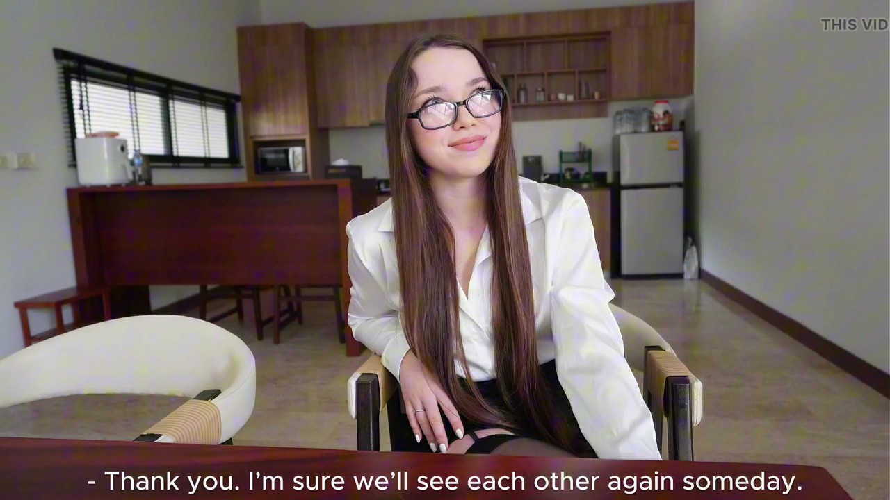 若い教師が生徒を誘惑し、あらゆる亀裂を犯した