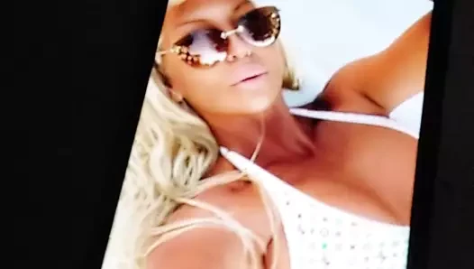 Jelena Karleusa'ya boşalma anısına