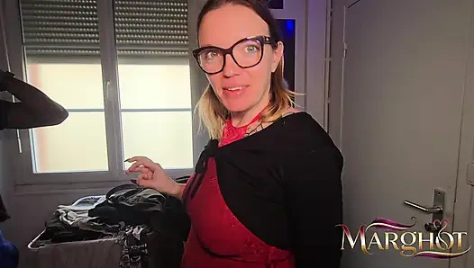 Мама-кугар трахается в общежитии