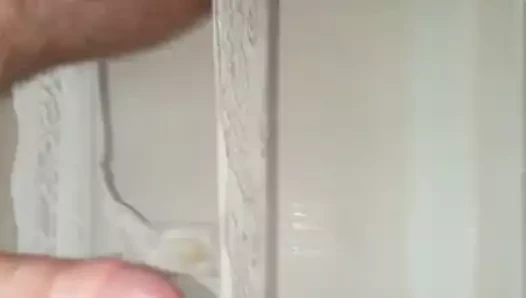 Karısının beyaz külotuyla geliyor
