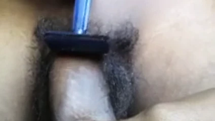 Jhaant ke bal saf krte ton Hintli kıllı yarak tıraşı