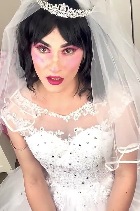 Natalie'nin düğün gecesi için biraz pratiğe ihtiyacı var