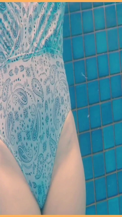 Momen yang wajib kamu lihat dari "Wifey ngentot semua pria dengan baju mandi one piece yang aduhai dan pamer toketnya yang aduhai."