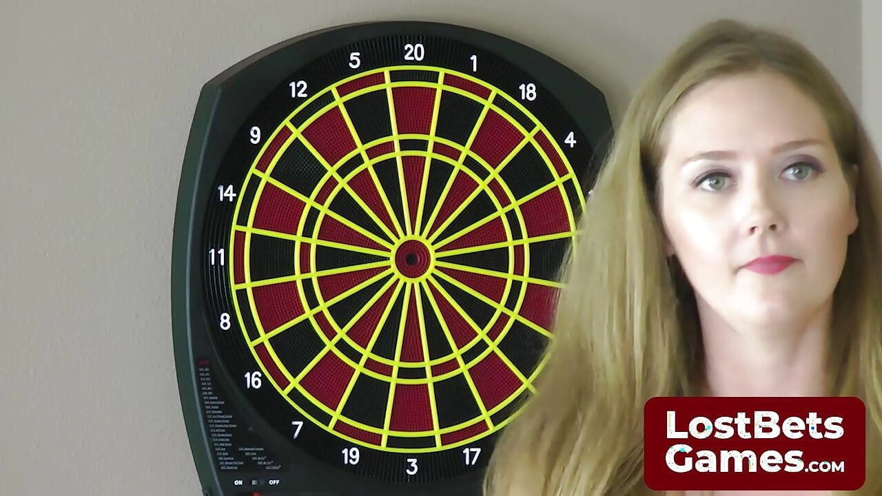 Stars unerfahrenheit mit einem strap-on macht das spiel aufregend