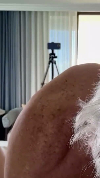 Malerdug der beskytter sengen, babyolie og sperm | Klip 1