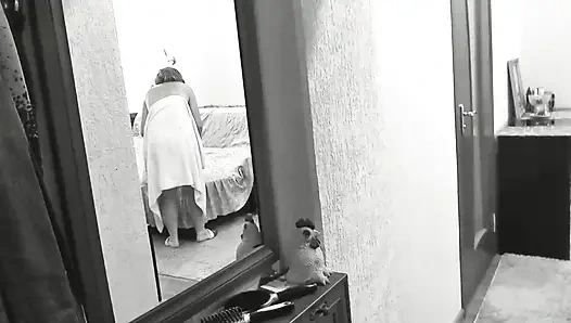 Pizzabote brachte pizza Sein Treffen mit nacktem besitzer, sexy blonde MILF ohne höschen und bh. Dusche. Arsch, reife titten, muschi