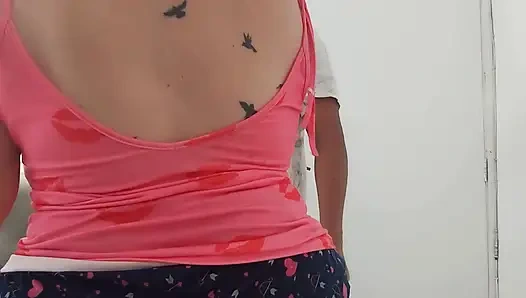 Yaramaz sarışın sevgilileri için serbest bırakıyor.