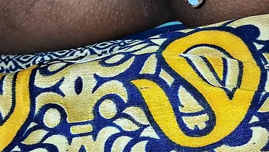Desi hot girl, chut mein ungli daalkar , apni hawas bujai