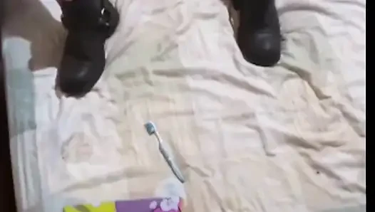 Kızıl saçlı kızın ilk kez anal tıkaçla denemesi