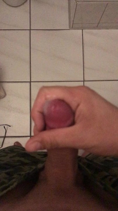 หนุ่มเยอรมันเงี่ยนในห้องน้ํา