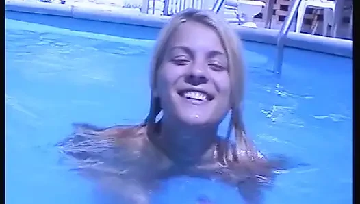 О, меня трахают мачеха и падчерица одна за другой