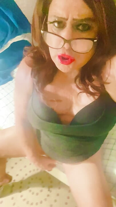 Krissy Sweets vuốt ve cô ấy cô ấy cu