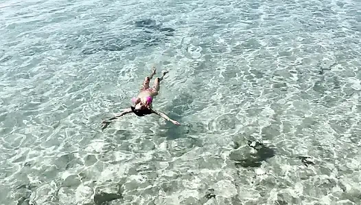Monika Fox Schwimmt Im Karibischen Meer Und Posiert Nackt Auf Den Riffen
