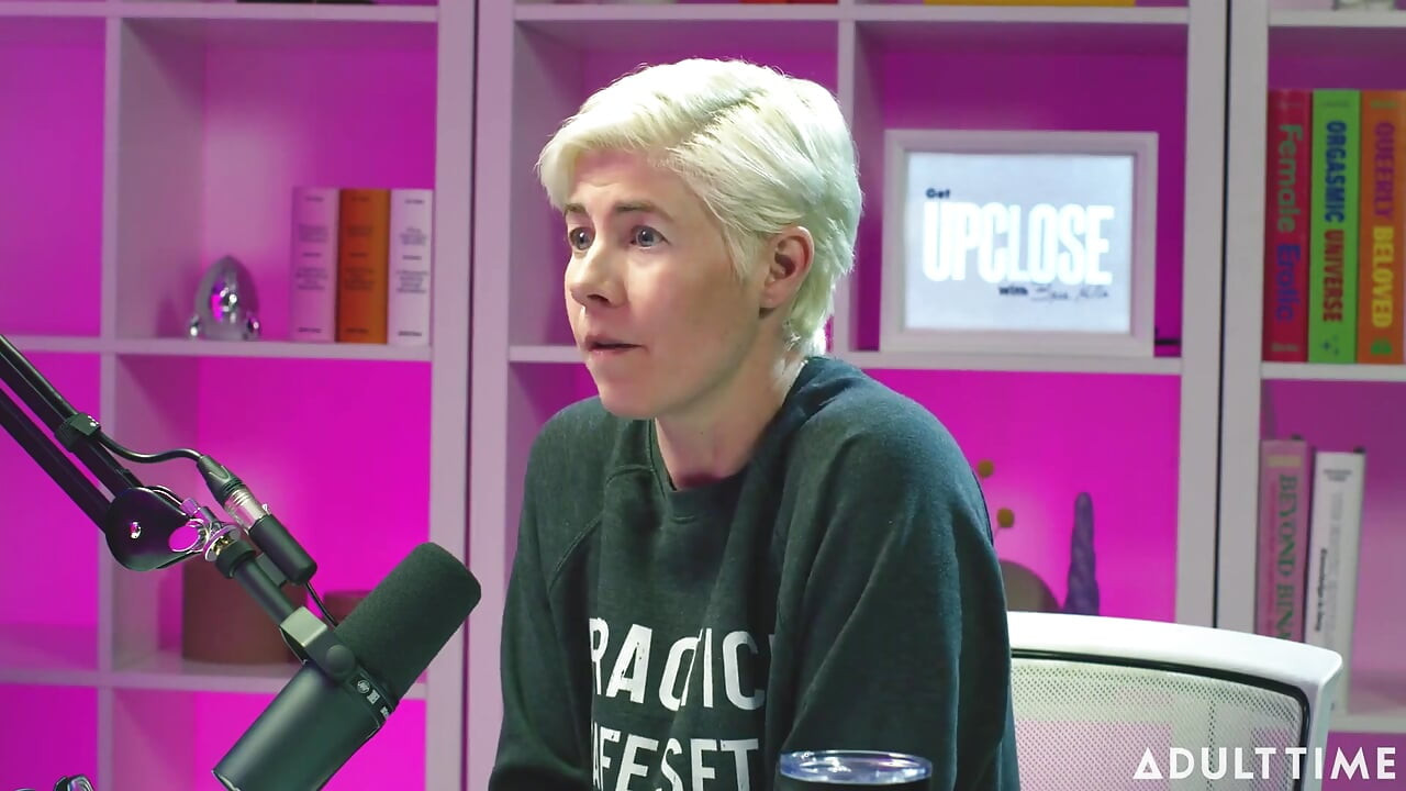 Blake Blossom: Brainrot, Facetune e Futanari, o podcast Adult Time
