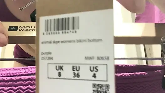 Bir kuaförden sonra perakende terapisi olarak bikinileri deniyorum, kesime gittiğimde saçlarımı kesinlikle mahvetti!