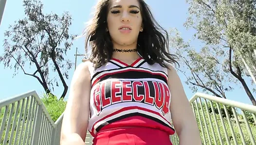 Yuvarlak götlü baştan çıkarıcı ponpon kız yoğun seks yapıyor