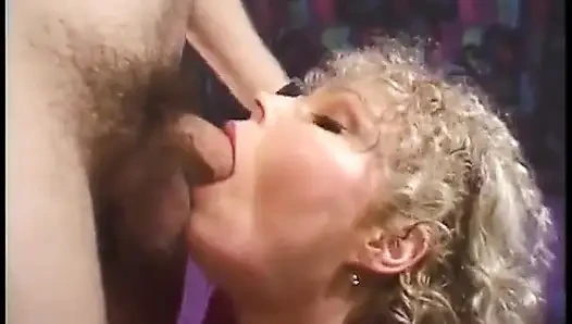 Wild wet sex with mature beauty ends with facial