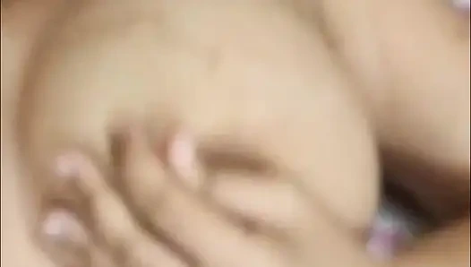 Desi möpse drücken &muschi fingern